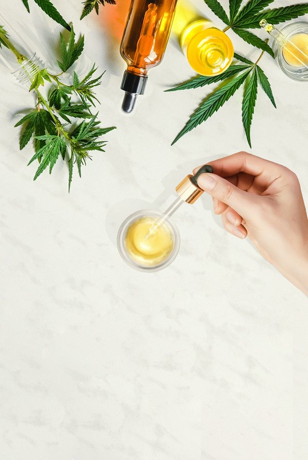 Quels sont les avantages de cette plante unique pour la peau et les problèmes dermatologiques ?